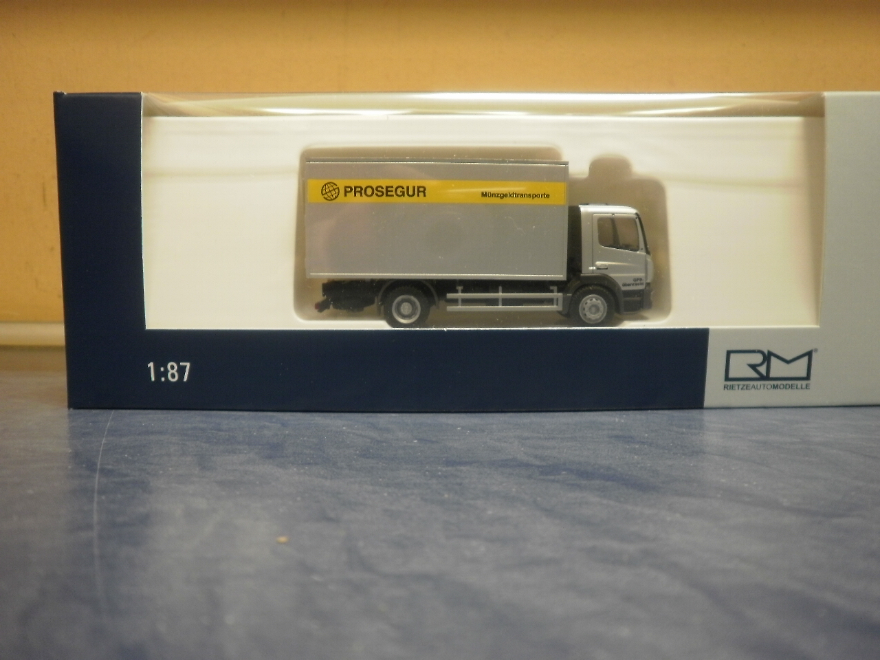 DS Automodelle Modellbauvertrieb Rietze LKW MB Atego 19 Prosegur