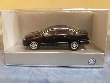 Wiking PKW VW Passat Limousine schwarz 