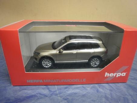 Herpa 1:43 PKW VW Touareg 2015, sand gold metallic 070959 