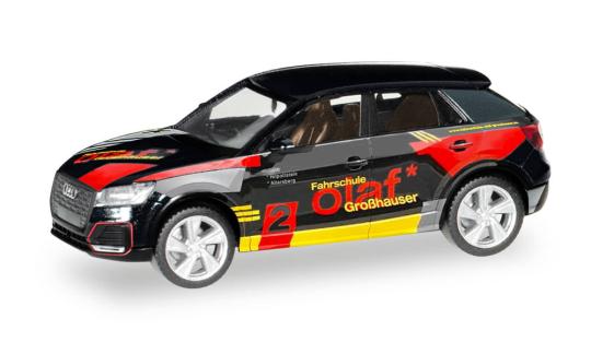 Herpa PKW Audi Q2 Fahrschule Olaf Großhauser 095891 