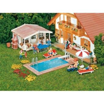 Faller Swimming-Pool + Gartenhaus 