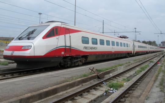 Rivarossi 5-tlg. Set Zwischenwagen Hochgeschwindigkeitszug ETR 460 „Frecciabianc 