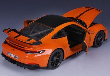 Maisto PKW 1:18 Porsche 911 GT3 (992) 2022 - orange 