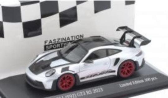 Minichamps 1:43 Porsche 911 (992) GT3 RS Weissach-Paket 2023 silver / red rims 