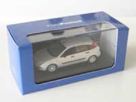 Minichamps 1:43 Ford Focus 4-door 2000 - silbermetallic 