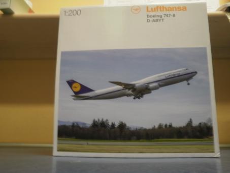 Herpa Wings 1:200 Boeing 747-8 Lufthansa Intercontinental 