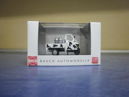 Busch 1:43 Piaggio Ape 50 mit Kuhflecken 