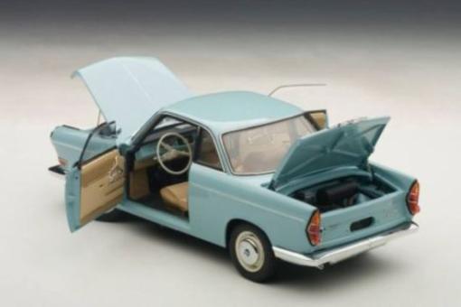 AUTOart PKW 1:18 BMW 700 Sport Coupé - cremicblue 