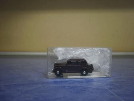 RK Modelle PKW Opel Kadett Limousine braun 