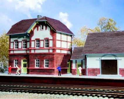 HORNBY Bahnhofsgebäude mit Güterschuppenbau Fertigmodel 