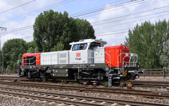 Arnold TT Diesellokomotive Vossloh DE 18, rot/graue Farbgebung, Ep. VI DB Cargo 