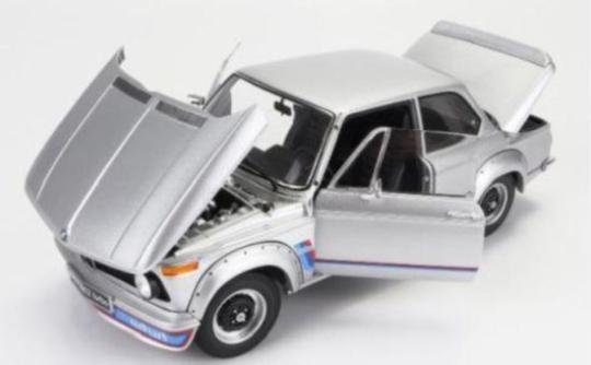 Kyosho PKW 1:18 BMW 2002 Tii 1972 - SILVER 