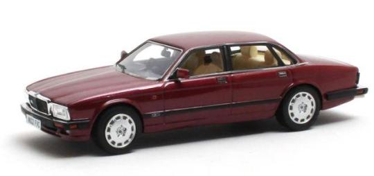 Matrix 1:43 Jaguar XJR (XJ40) red metallic 91-94 