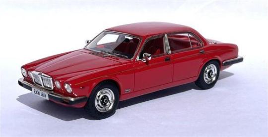 Matrix 1:43 Jaguar XJ6 SIII 4.2 Damson red 79-85 