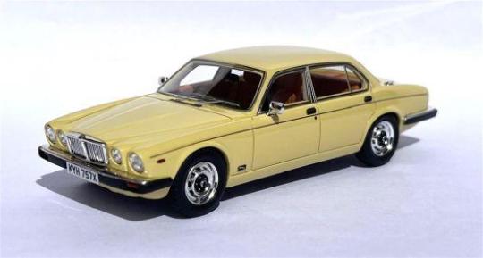 Matrix 1:43 Jaguar XJ6 SIII 4.2 Portland beige 79-85 