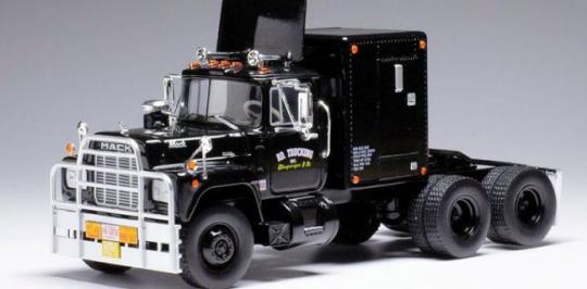 IXO 1:43 Mack R-Series (1966) - black with rear cabin 