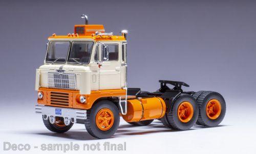 IXO 1:43 White 7400 - beige - 1960 