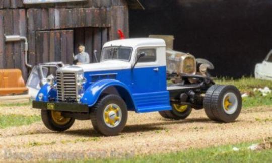 IXO 1:43 Federal 45 M - blue/white - 1946 