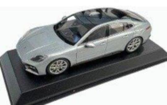 Minichamps 1:43 Porsche Panamera 4S E-Hybrid (G3)-Dolomite Silver 