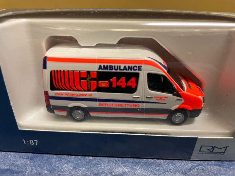 Ds Automodelle Modellbauvertrieb Rietze Vw Crafter Ambulance Berufsrettung Wien At